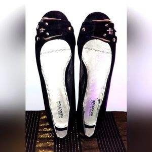 Kenneth Cole Reaction WMS size10M  Style Pretty Black Suede Like Material